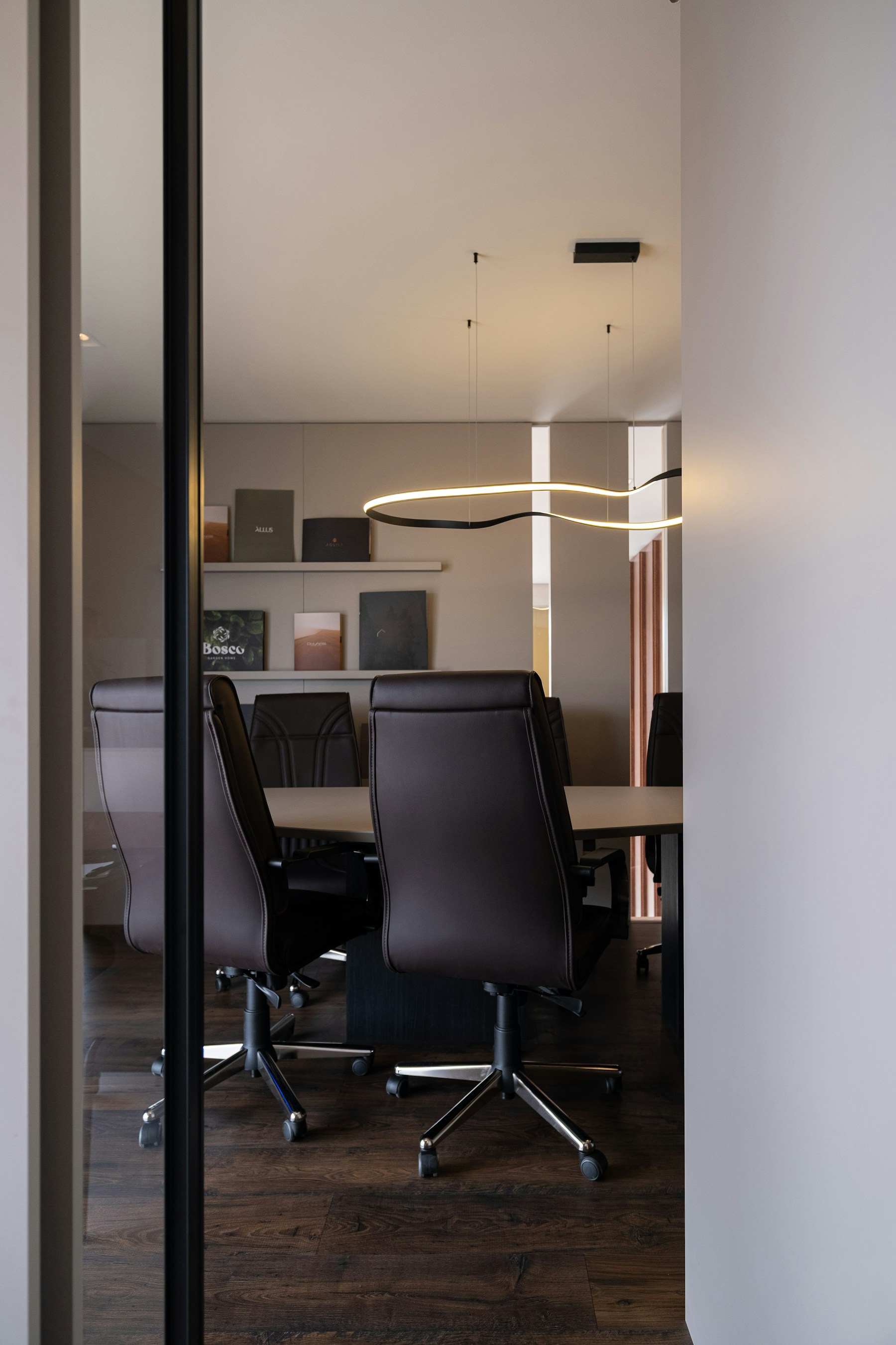 Sala de reunião de escritório contemporâneo